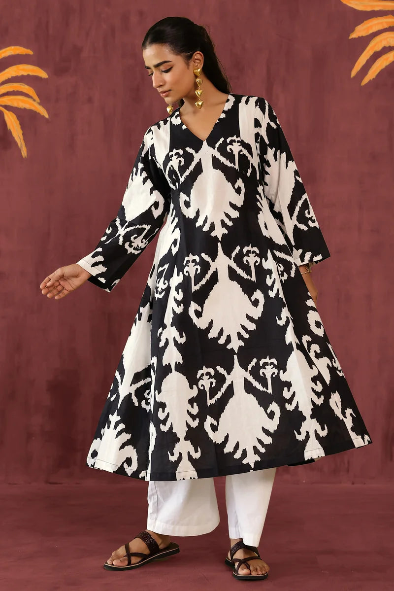 Monochrome Kurta with Pants - set of 2