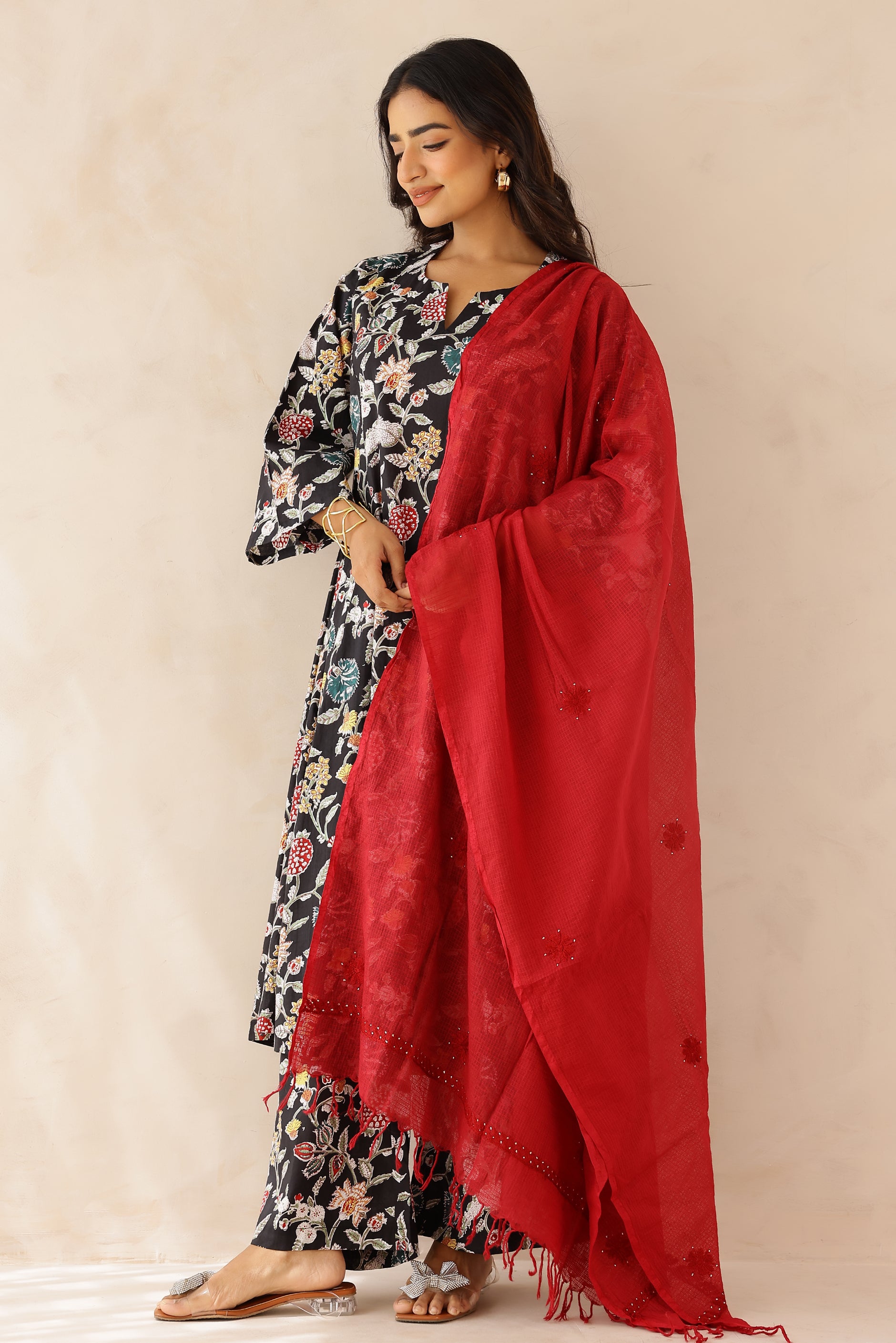 Woman wearing Black printed cotton kurta with round V-cut neckline, 3/4 sleeves, and cotton pants and dupatta